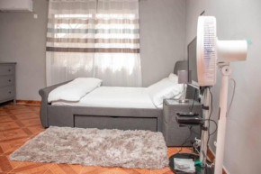 Fully air-con 3Bed Villa-Wifi -hot water -cable tv